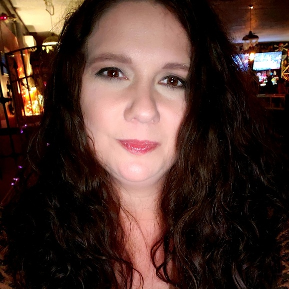 Meet your Posher, Leticia - Picture 1 of 1